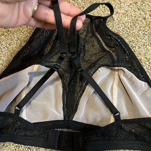 VS VERY SEXY BRALETTE BLACK LACE CUTOUT Size cutoff ( Size 34B ) - Picture 12 of 15